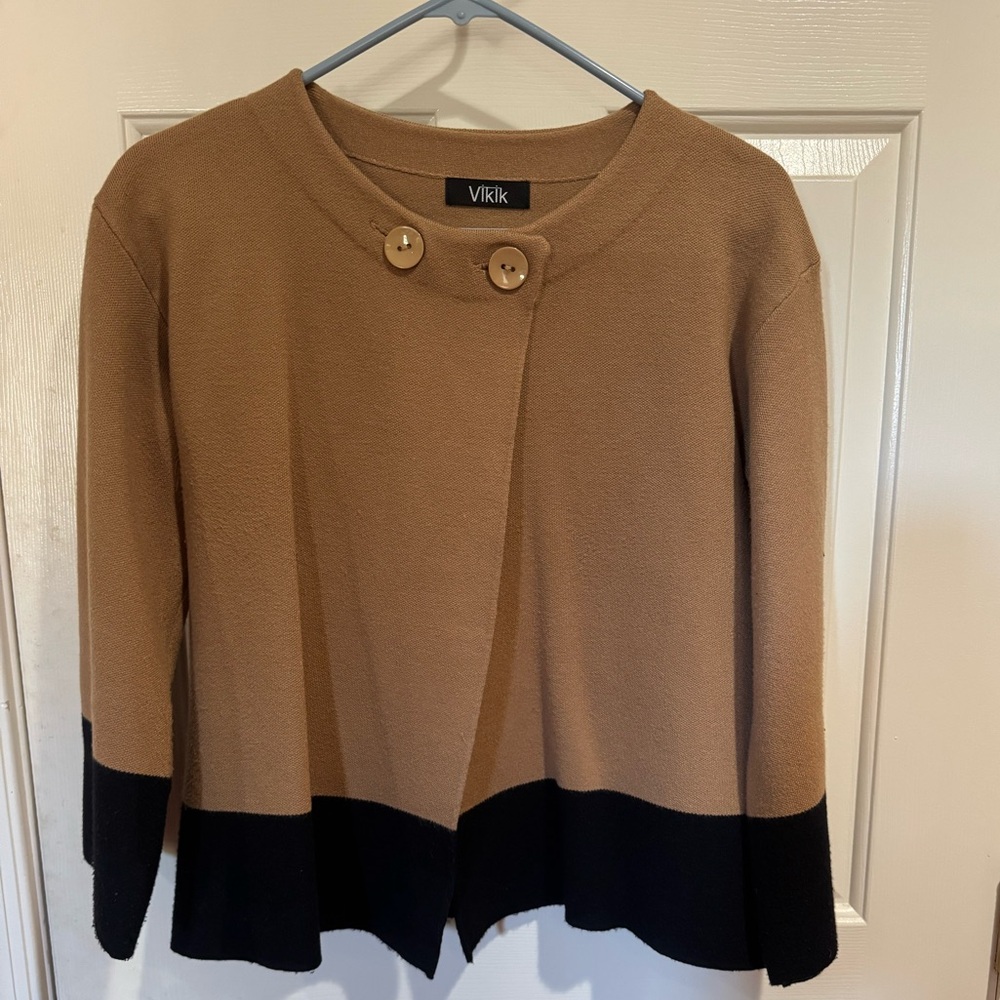 Black Viscose Blend Tan and Black 3/4 sleeve short sweater jacket. Size M